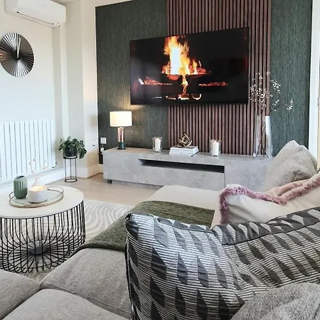 Phenomenal Waterside With Uninterrupted Views 3*