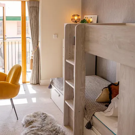 Phenomenal Waterside With Uninterrupted Views 3*