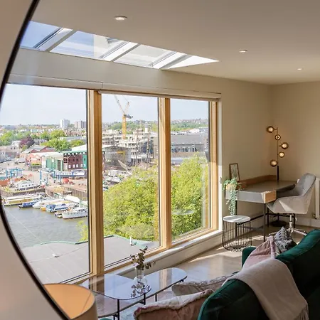 Phenomenal Waterside With Uninterrupted Views 3* 布里斯托